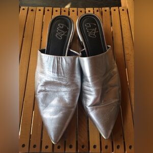 Gusto Yoox Silver Slides Size 40/9.5